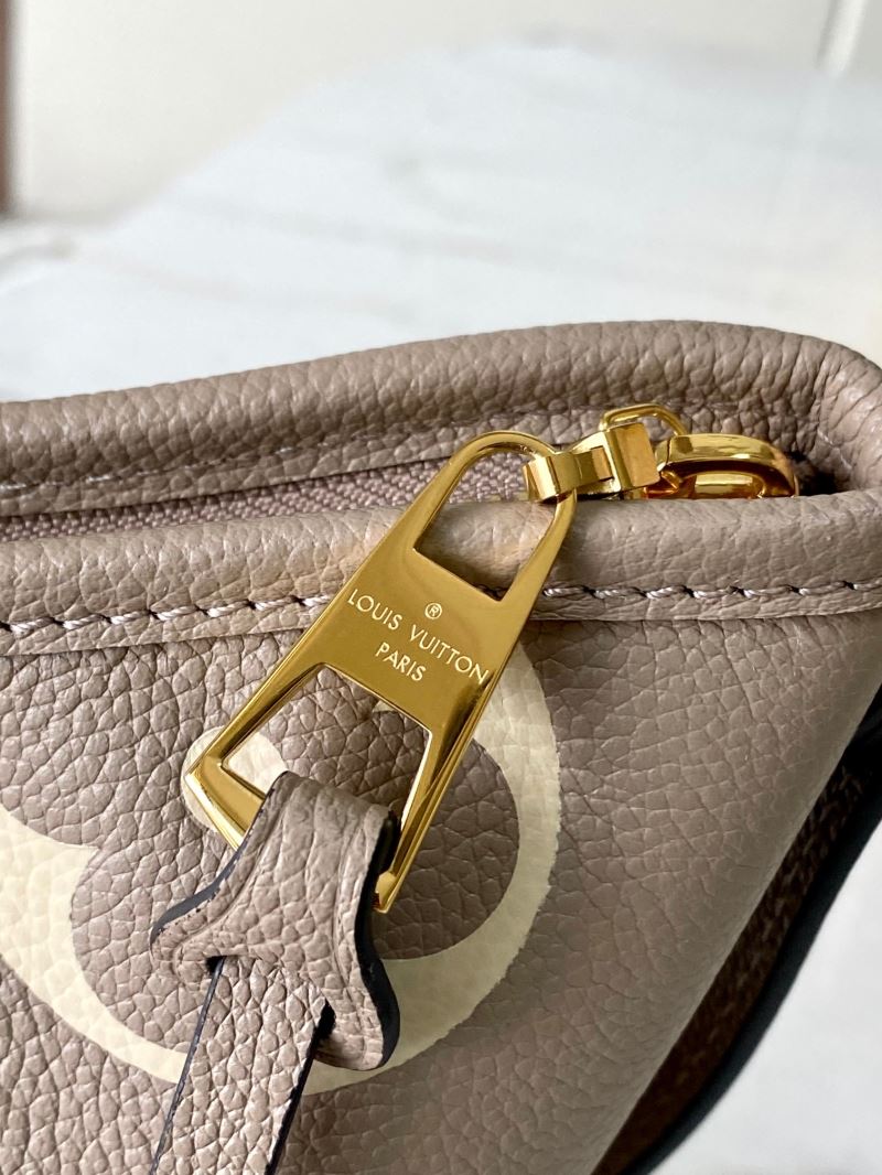 Louis Vuitton Hobo Bags
